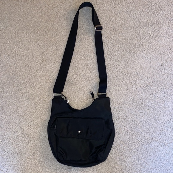 NWOT Baggallini RFID Cross City Bag in Black - Picture 3 of 11